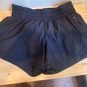 lululemon Black Tracker V Short 4" Size 6